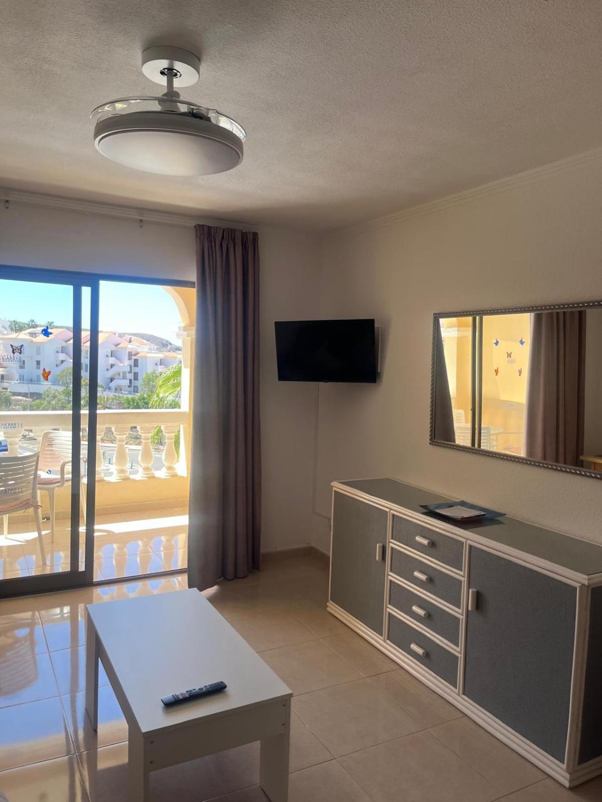 Castle Margherita'S Apartments Los Cristianos  Exteriör bild